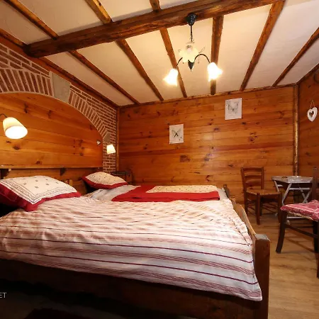 Spacious Holkiday In With Large Garden Mettet