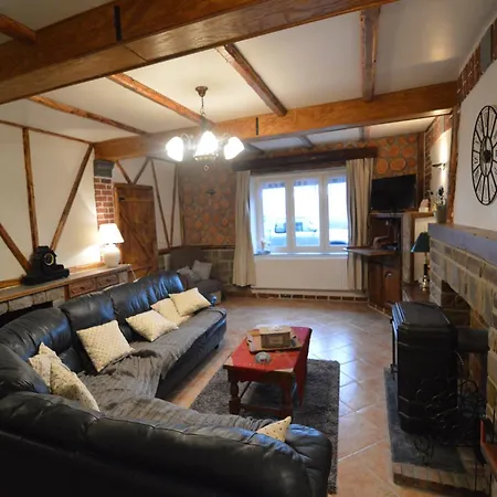 Modern Spacious Vakantiehuis Mettet