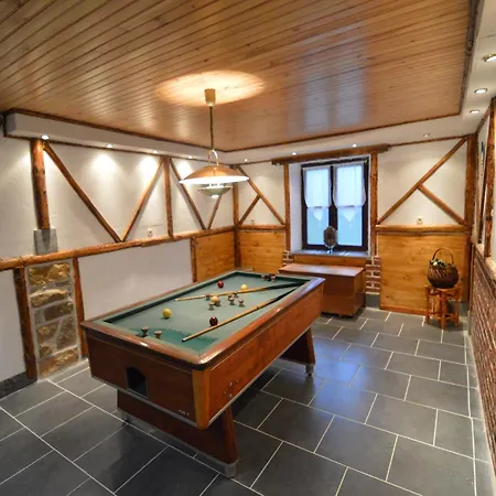 Modern Spacious Vakantiehuis Mettet