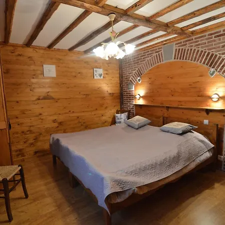 Spacious Holkiday In With Large Garden Mettet
