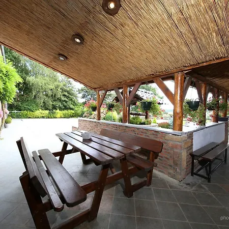 Spacious Holkiday In With Large Garden Holiday home *